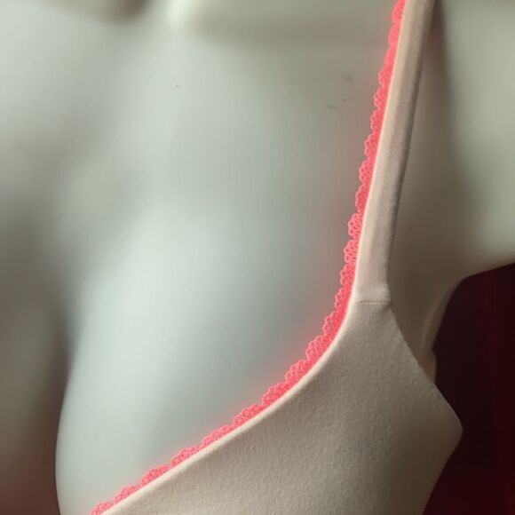 Victoria’s Secret No Wire Bra 32D Pink - Picture 4 of 6